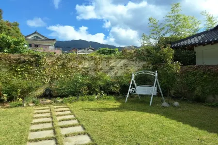 Gyeongju Happy House Pension Отели рядом с достопримечательностью «Gyeongju National Park»