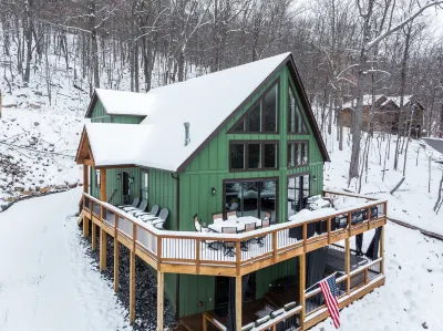 Serenity - Mtn Views - Hot Tub - Nature - Escape Hotels near Horizons Edge Sports Campus