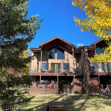 Weekly Discounts! Whitefish Mountain Ski Resort ski in ski out, Luxury Townhouse