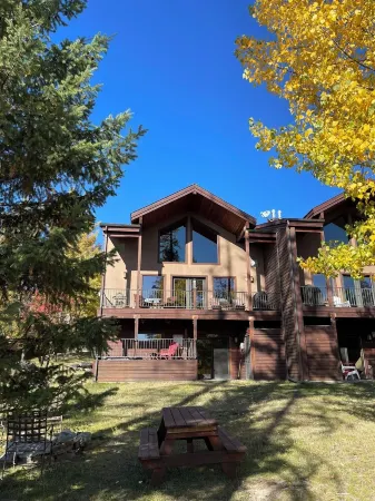 Weekly Discounts! Whitefish Mountain Ski Resort ski in ski out, Luxury Townhouse Отели в г. Уайтфиш