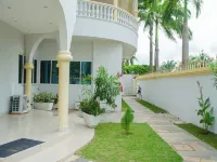 Beach Sand Hotel and Resort Hotel a Agblangandan