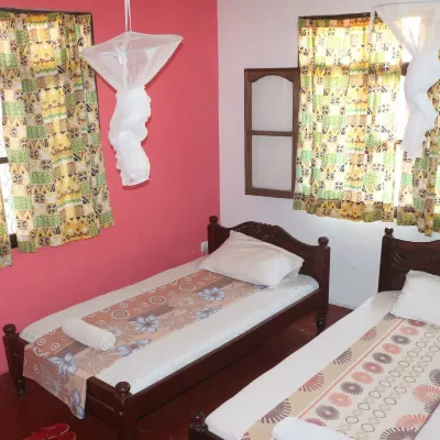 Akogo House - Bnb , Hostel, Backpackers & Volunteer Center Hotels near Nyali Beach