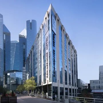Renaissance Paris la Defense Hotel Отели рядом со станцией La Defense Station