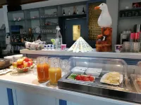 莫凡基克早餐飯店 - 早餐
