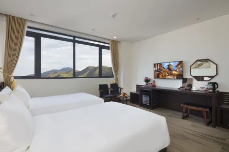 Khách Sạn & Spa Emerald Bay Nha Trang