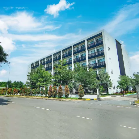 Le Premier Hotel Deltamas
