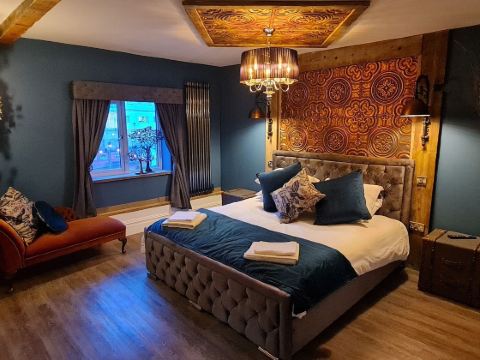 ห้องพักและร้านอาหารริมน้ำ