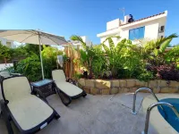 Villa - Sleeps 6 Free Parking & Heated Pool -  Casas de vacaciones