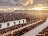 Friends Hotel & Rooftop - Historic Center & Museums - Scenic