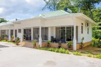 Macmillans Holiday Villas - موقف سيارات
