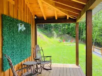 Luxury cabin on private drive. Fall foliage at its finest, waterfront access.