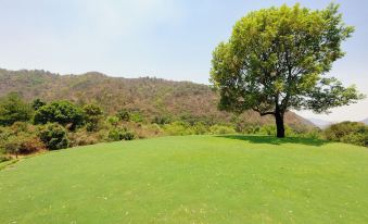 El Salto Luxury Ranch with Lake View