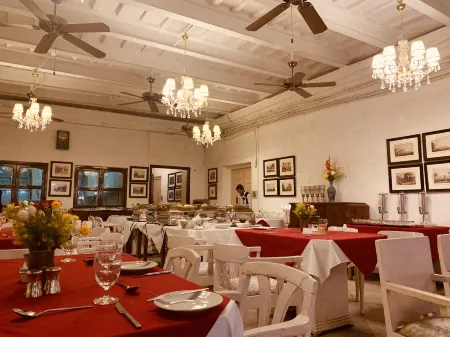 The Elgin Fairlawn, Kolkata Отели рядом с достопримечательностью «Сейнт Джон Черч»