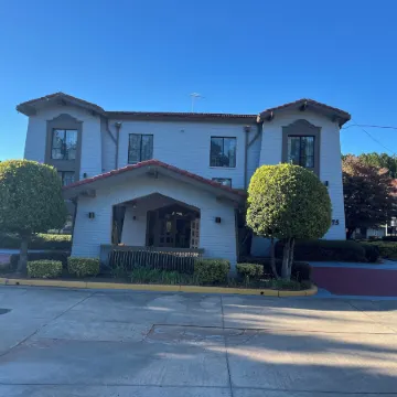 Guest Inn & Suites