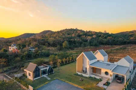 Meefan Private Pool Villa Отели рядом с достопримечательностью «Wat Sap Setthi Wanaram»