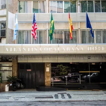 Atlantis Copacabana Hotel Отели рядом с достопримечательностью «Пляж Арпоадор»