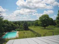Luxury Berkshire Retreat with Pool and Hot Tub and Sleeps 18 - Villas