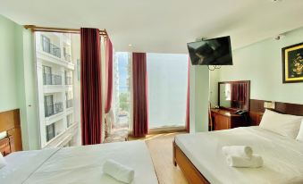 Art Deluxe Hotel