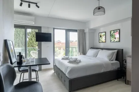 Velvet Luxury Studios in the City Center by BiNoBi! Отели в г. Пилеа-Хортач