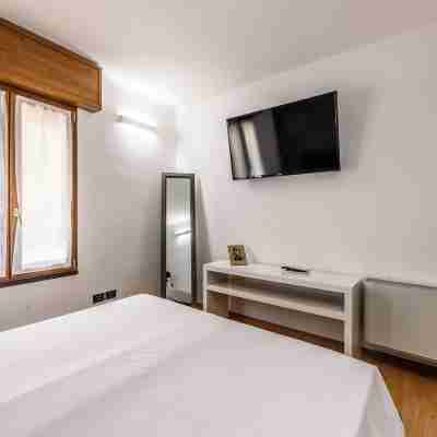 Emilia Studios 6 Rooms