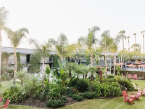 Palm Garden Hotel Hotels in Thousand Oaks