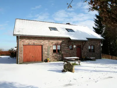 Nice Holiday Farmhouse Located in Sourbrodt Near Ski Resort of Ovifat Hotel in zona Ardenne