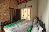 Greetoe Celebration Van Vilas Hotels in Guruwahi