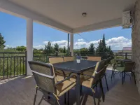 Nice Apartment with Private Roofed Terrace, Near the Sea and National Park