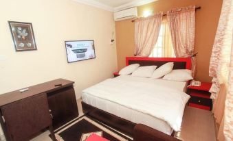Carleton Hotel & Suites