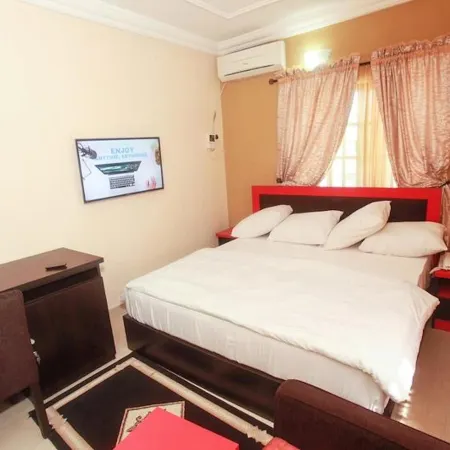 Carleton Hotel & Suites
