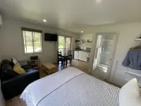 Tindoona Cottages - balcony