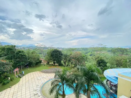 Bohemian Spacious 2Br Apartment at Marbella Suites Dago Pakar Bandung - Kitchens