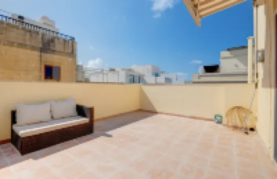 Cosy 1Br Penthouse Close to the Promenade