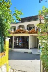 Holiday Apartments Yannis on Agios Gordios Beach in Corfu