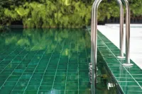 Luster Hotel - Pools