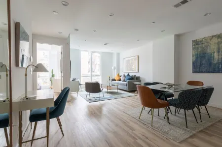Lavish 3Br Retreat w Private Rooftop Deck Near NYC Отели рядом с достопримечательностью «Технологический институт Стивенс»