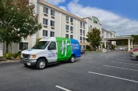 Holiday Inn Express 波士頓米爾福德 - 停車場