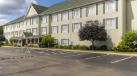 Coshocton Village Inn & Suites