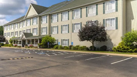 Coshocton Village Inn & Suites Отели в г. Кин Тауншип