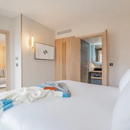 Yuna Porte-Maillot - ApartHotel