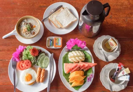 ChiangsanGoldenland Resort 1 Отели рядом с достопримечательностью «Golden Triangle Park Hall of Opium»