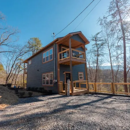 Romantic Cabin Retreat by Ghosal Luxury Lodging