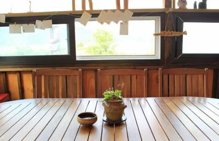 White House on the Hill HayanZip Отели рядом с достопримечательностью «Чинянхо»