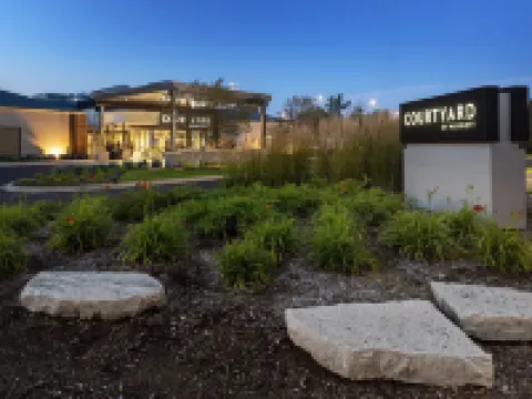 Courtyard Chicago Waukegan/Gurnee Hotels in Lake County