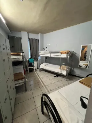Lion University & Youth Hostel Milano Hotel a 