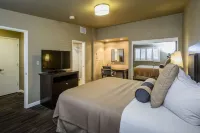 Lions Gate Hotel Hotels in Antelope