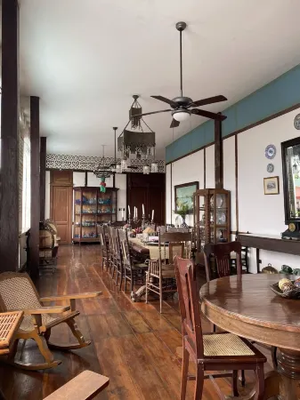 Paradores Del Castillo Отели рядом с достопримечательностью «Парк Тал»