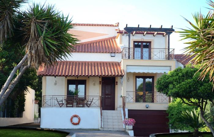Villa Bella Loukisia Seafront 5Br Villa for 10 Near Athens