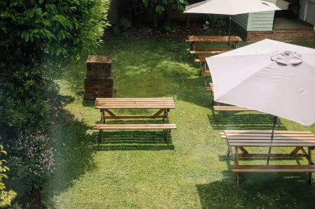 Hewitt's Restaurant & Rooms Отели в г. Ньюпорт