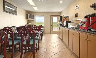 Super 8 by Wyndham Rayville